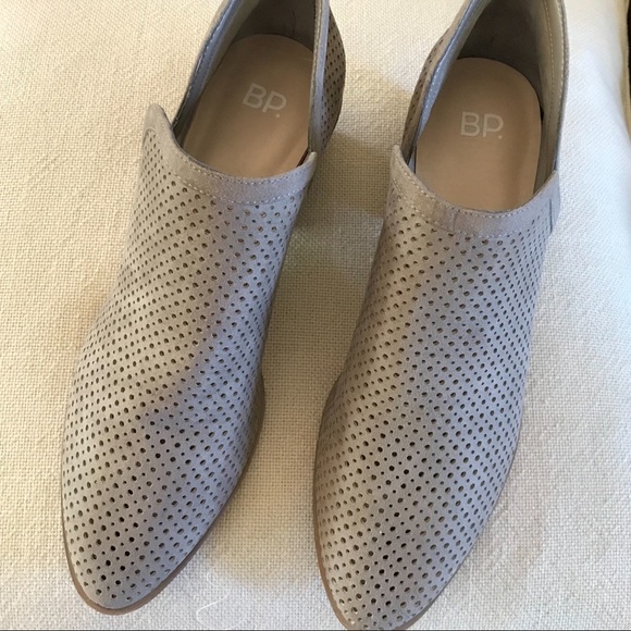 bp Perry Laser Cut Faux Suede Ankle Bootie - Picture 3 of 4